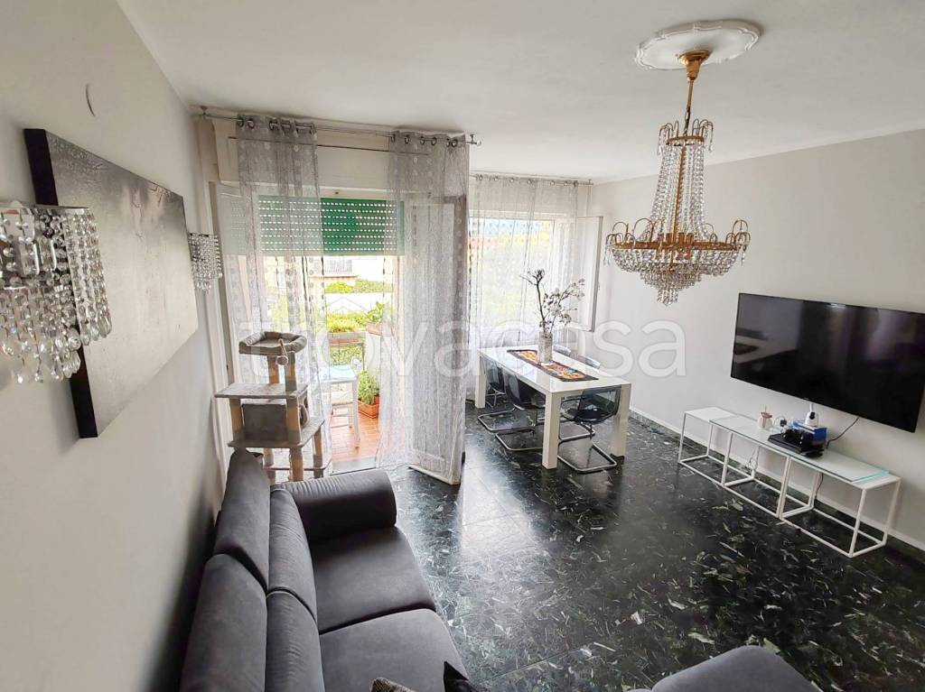 appartamento in vendita a Massa in zona Marina di Massa