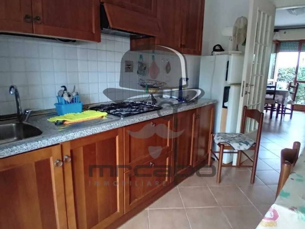 appartamento in vendita a Massa in zona Marina di Massa