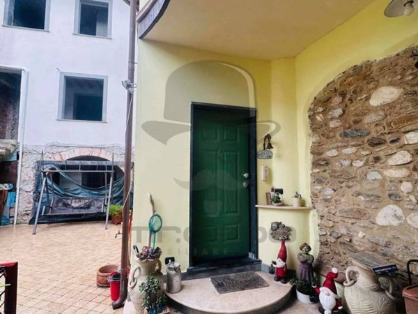 casa indipendente in vendita a Massa in zona Castagnola