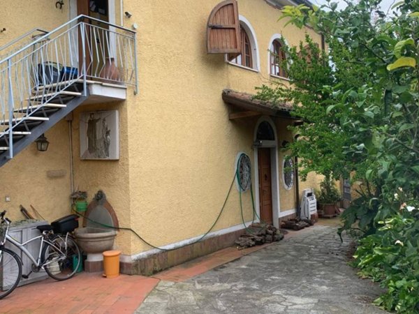 appartamento in vendita a Massa in zona Centro Storico
