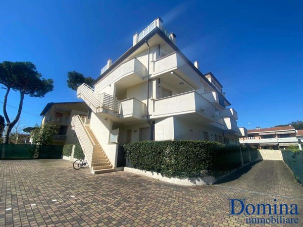 appartamento in vendita a Massa in zona Marina dei Ronchi