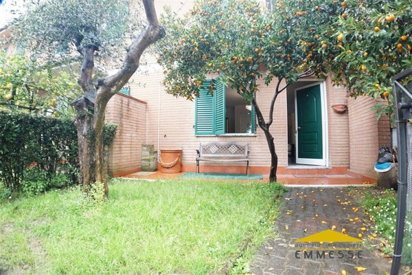casa indipendente in vendita a Massa in zona Centro Storico