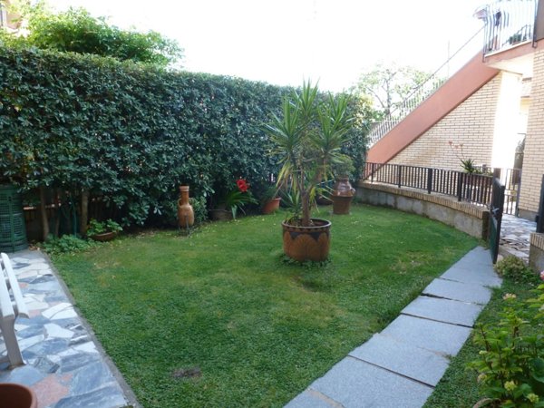 casa indipendente in vendita a Massa in zona Centro Storico