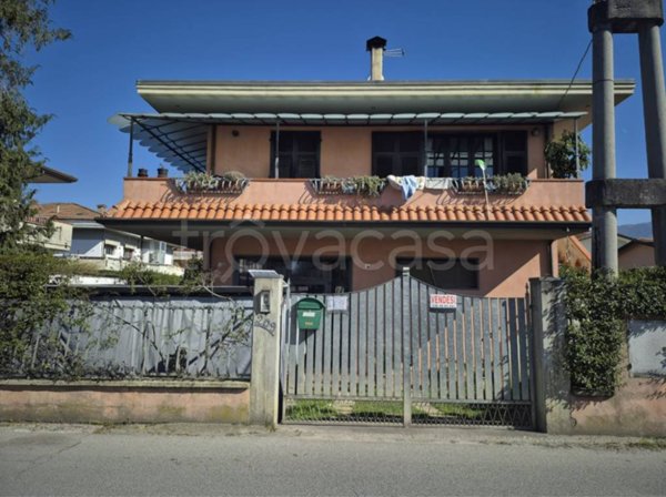appartamento in vendita a Massa in zona Centro Storico