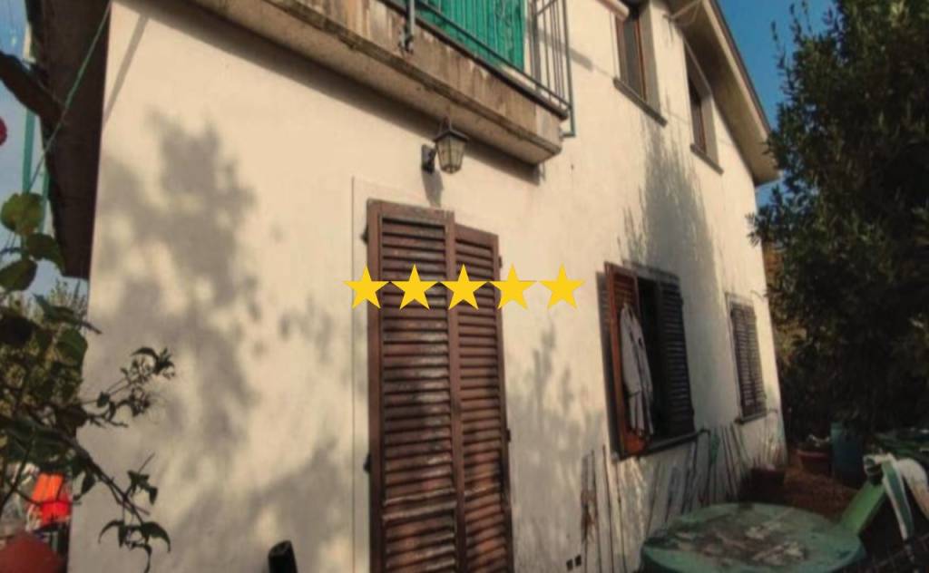 appartamento in vendita a Massa in zona Marina di Massa