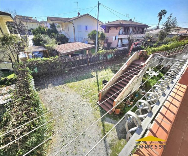 casa indipendente in vendita a Massa