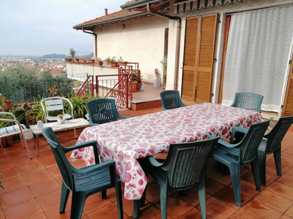 casa indipendente in vendita a Massa in zona Antona