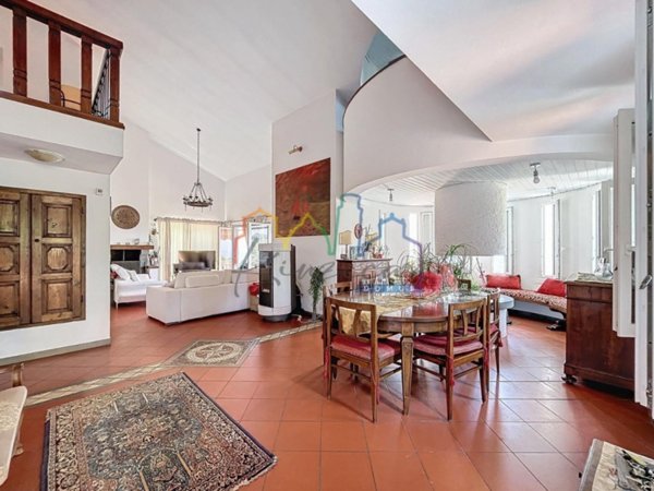 casa indipendente in vendita a Massa in zona Romagnano