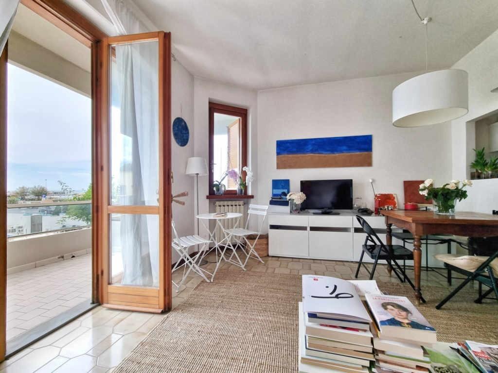 appartamento in vendita a Massa in zona Marina di Massa