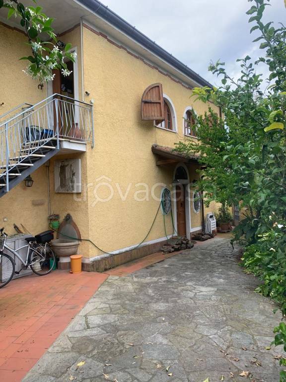appartamento in vendita a Massa in zona Centro Storico