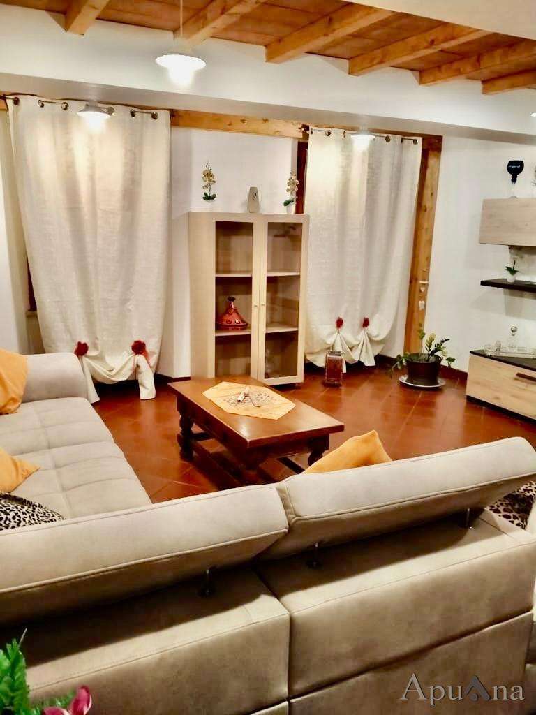 intera palazzina in vendita a Massa in zona Antona
