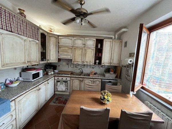 casa indipendente in vendita a Massa in zona Quercioli