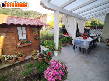 casa indipendente in vendita a Massa in zona Centro Storico