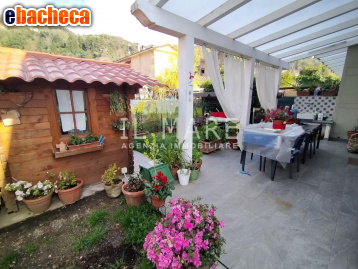 casa indipendente in vendita a Massa in zona Centro Storico