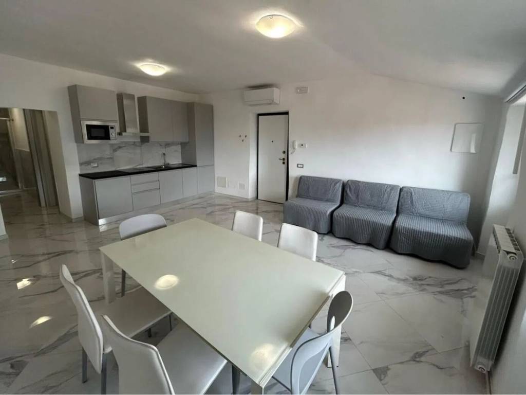 appartamento in vendita a Massa in zona Pariana
