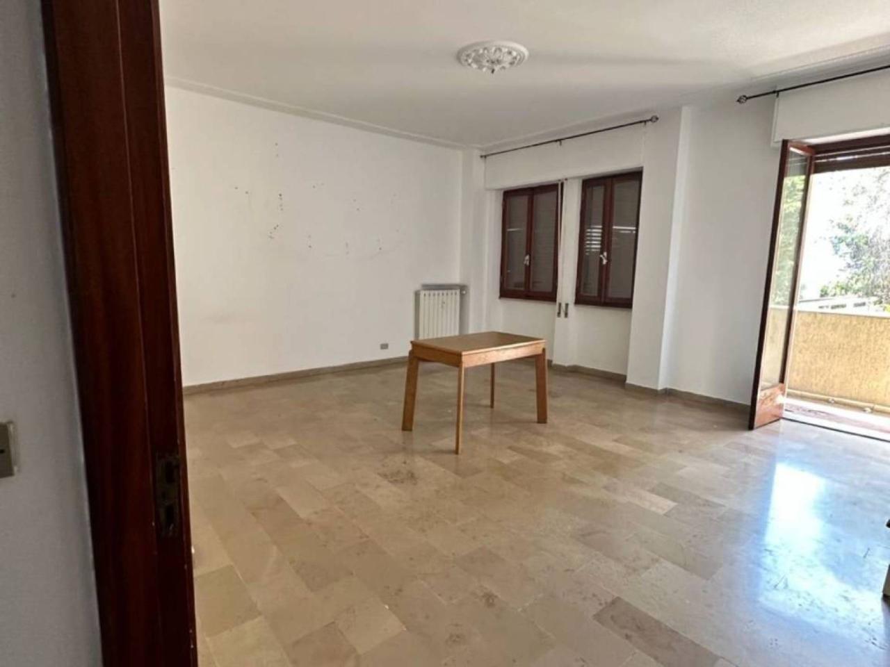 appartamento in vendita a Massa in zona Centro Storico