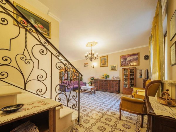 casa indipendente in vendita a Massa in zona Marina di Massa
