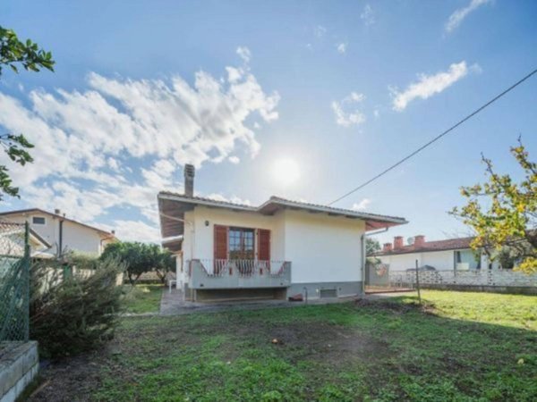 casa indipendente in vendita a Massa in zona Centro Storico