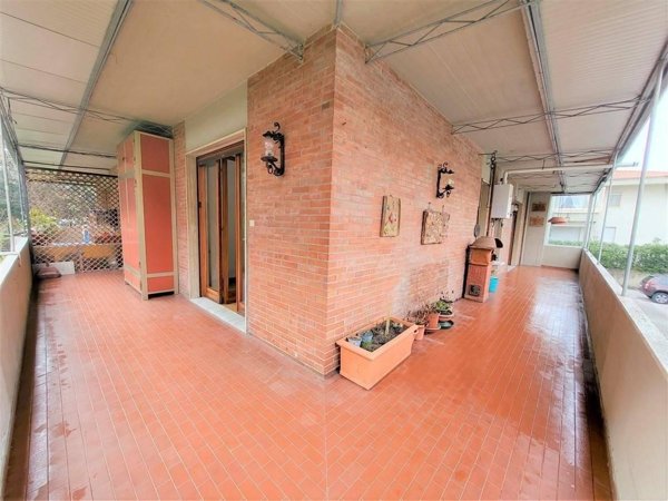 appartamento in vendita a Massa in zona Marina dei Ronchi