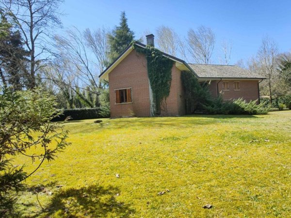 casa indipendente in vendita a Massa in zona Poveromo