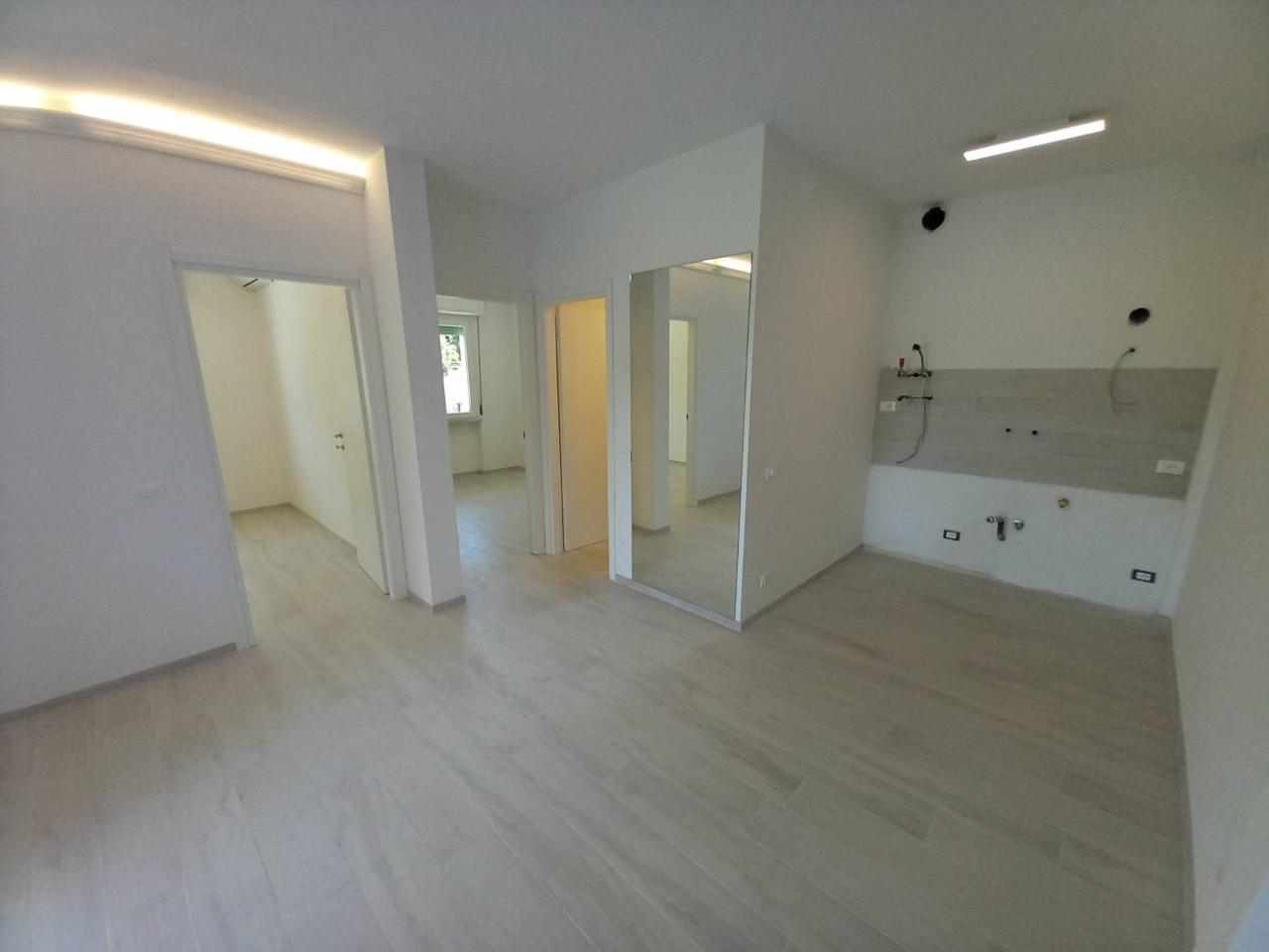 appartamento in vendita a Massa in zona Marina di Massa