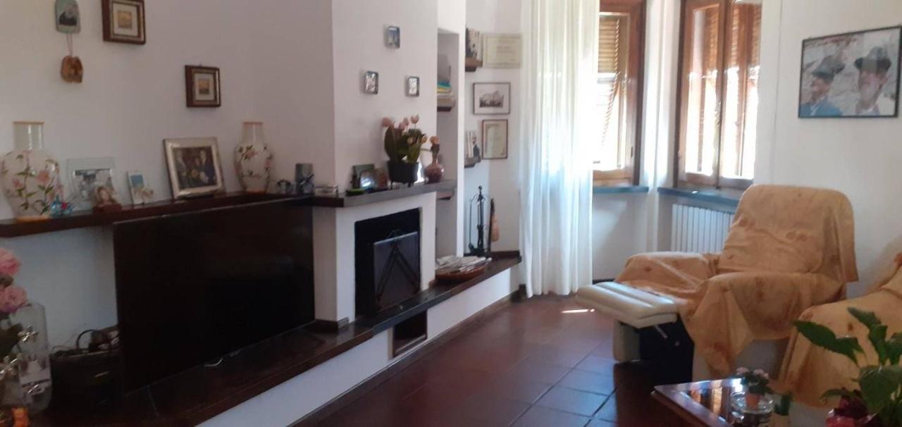casa indipendente in vendita a Massa in zona Marina di Massa