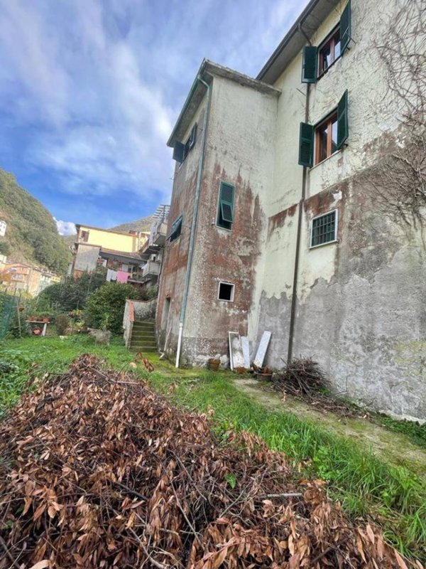 casa indipendente in vendita a Massa in zona Antona