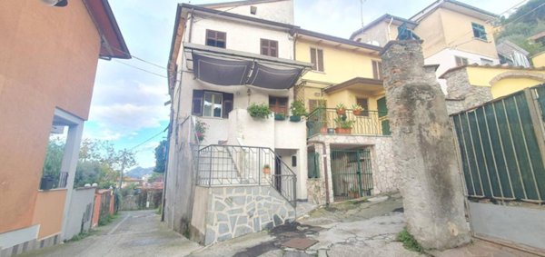 appartamento in vendita a Massa in zona Centro Storico