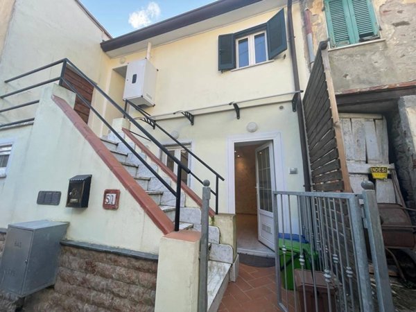 appartamento in vendita a Massa in zona Mirteto