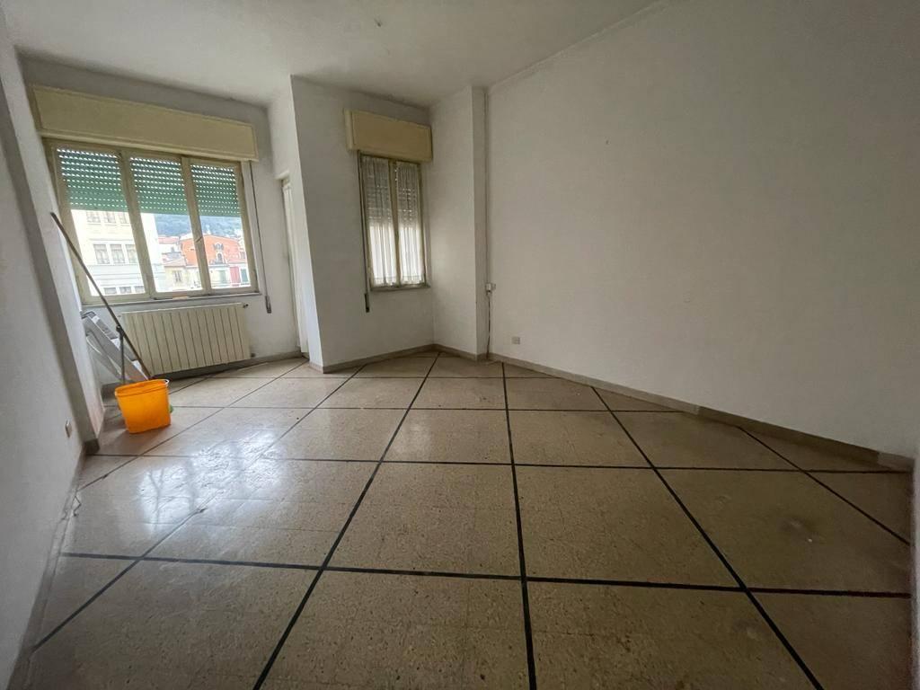 appartamento in vendita a Massa in zona Centro Storico