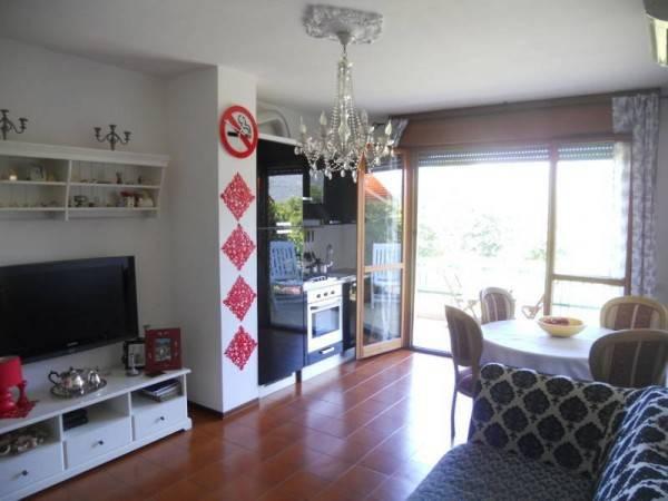 appartamento in vendita a Massa in zona Marina dei Ronchi