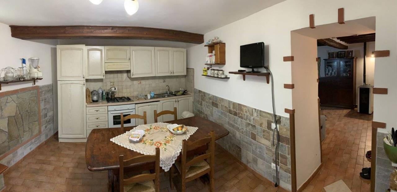 casa indipendente in vendita a Massa in zona Antona