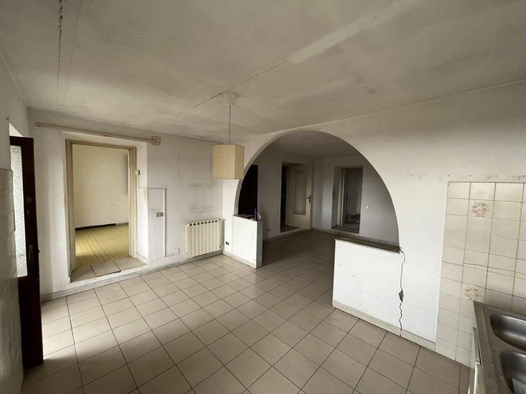 appartamento in vendita a Massa in zona Pariana
