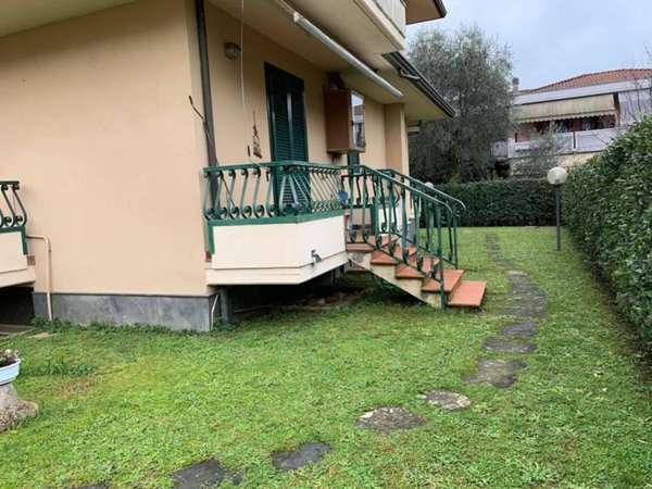 casa indipendente in vendita a Massa in zona Centro Storico