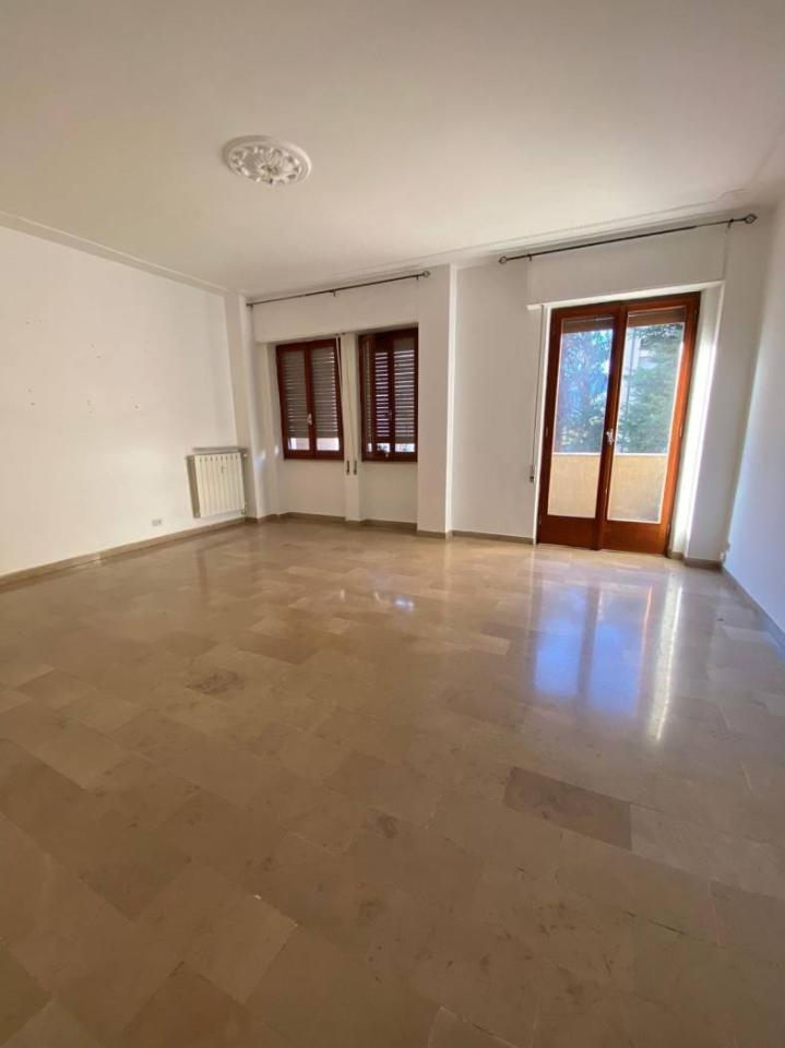 appartamento in vendita a Massa in zona Centro Storico