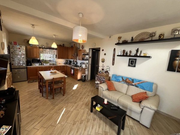 casa indipendente in vendita a Massa