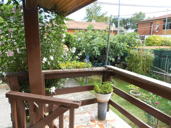 casa indipendente in vendita a Massa