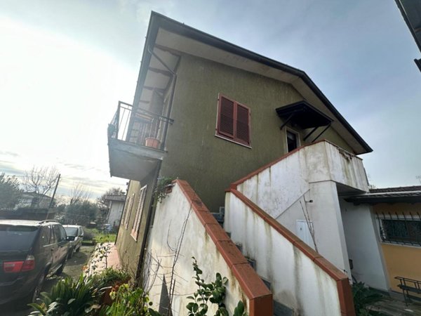 casa indipendente in vendita a Massa in zona Mirteto