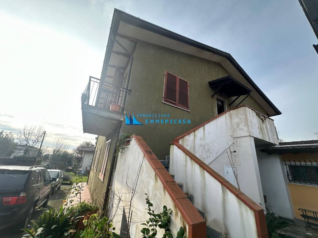 casa indipendente in vendita a Massa in zona Mirteto