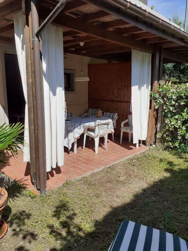 quadrivano in vendita a Massa in zona Marina dei Ronchi