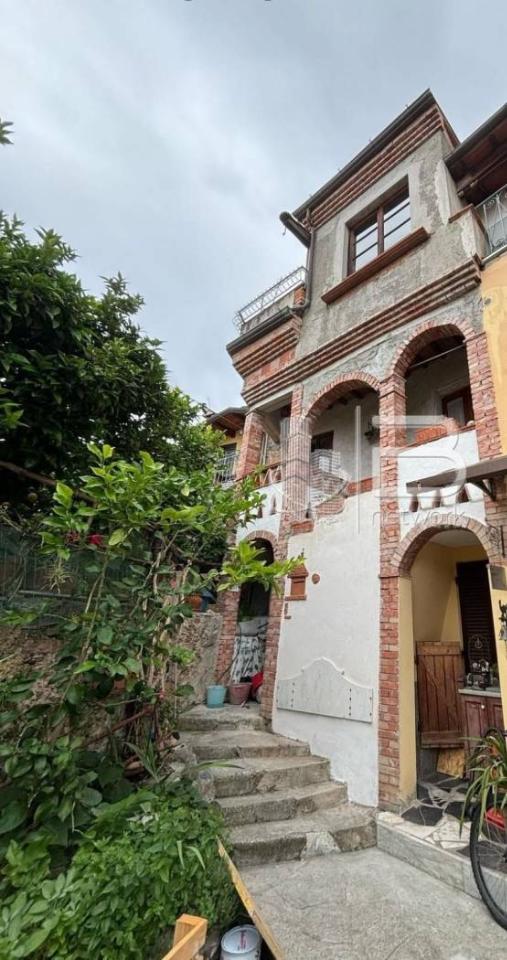 casa indipendente in vendita a Massa in zona Antona