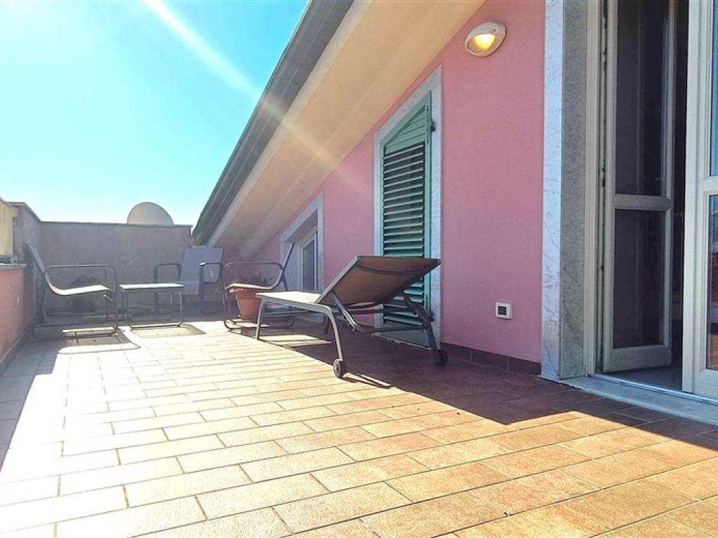 appartamento in vendita a Massa in zona Marina di Massa
