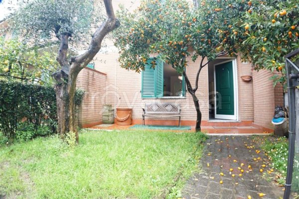 casa indipendente in vendita a Massa