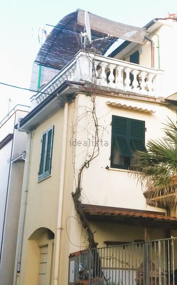 casa indipendente in vendita a Massa