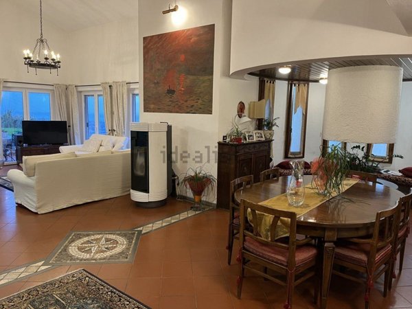casa indipendente in vendita a Massa