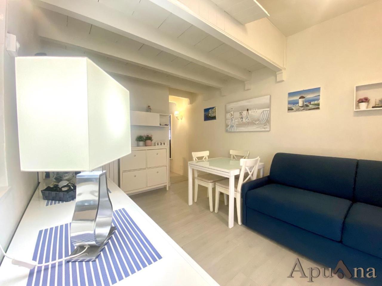 appartamento in vendita a Massa in zona Marina dei Ronchi