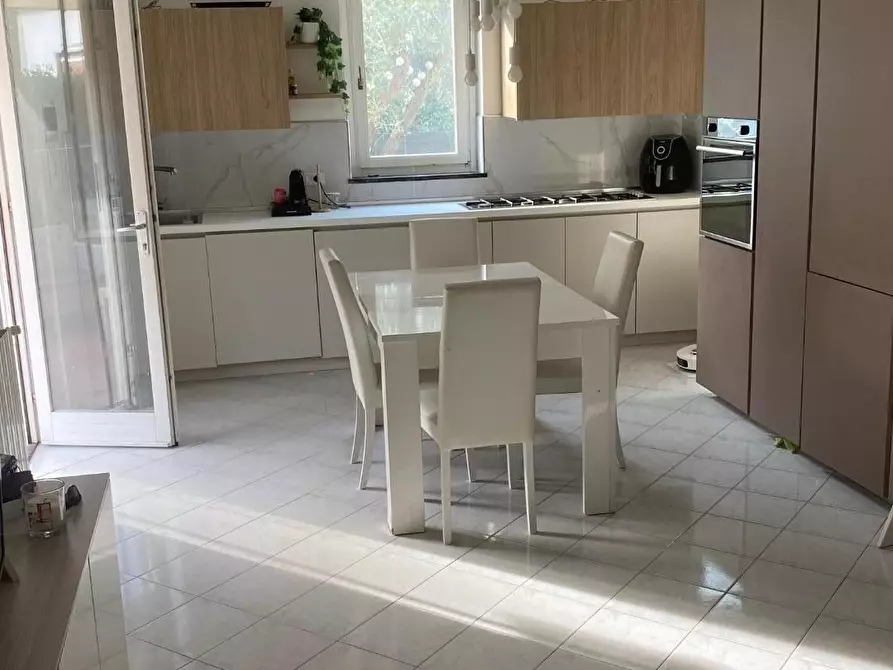 appartamento in vendita a Massa in zona Marina di Massa