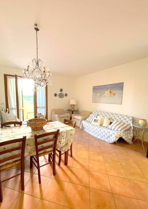 appartamento in vendita a Massa in zona Marina di Massa