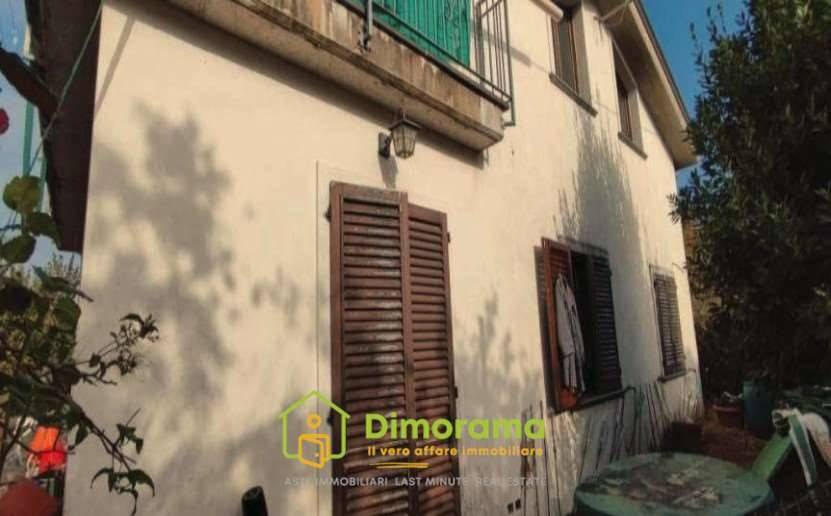 casa indipendente in vendita a Massa in zona Marina di Massa