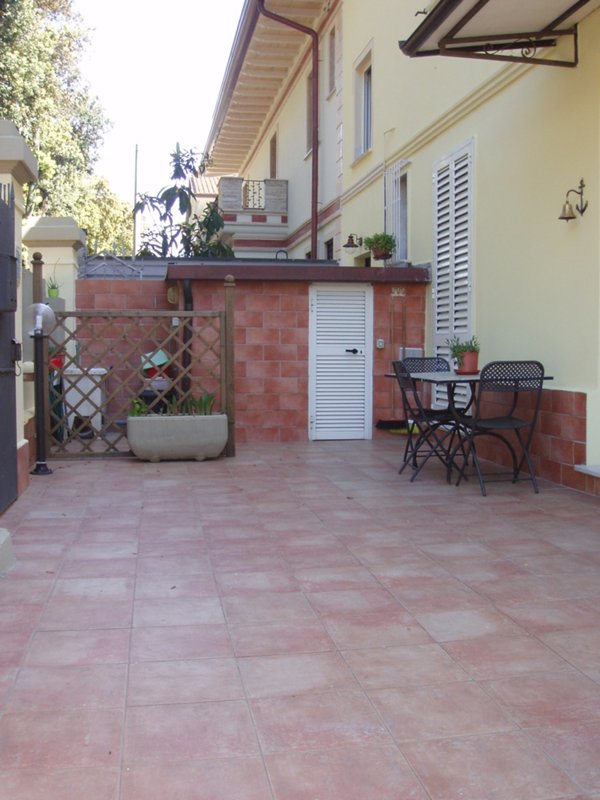 casa indipendente in vendita a Massa in zona Marina di Massa